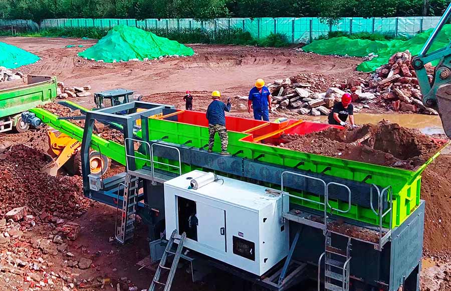 移動（dòng）波動（dòng）輥式篩分車（chē）助力北京建築（zhù）固廢資（zī）源化項目