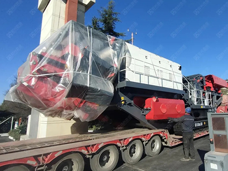 鄭州色多多免费视频TAF380履帶式移動破碎站發（fā）貨俄羅斯